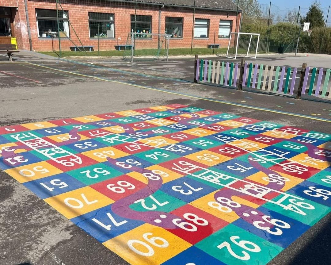La cour de récréation de l'école